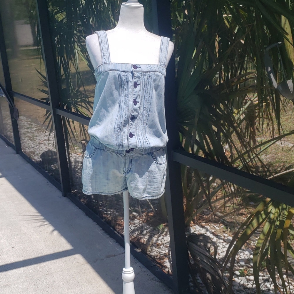Tyte Denim Shorts Romper Size

Large